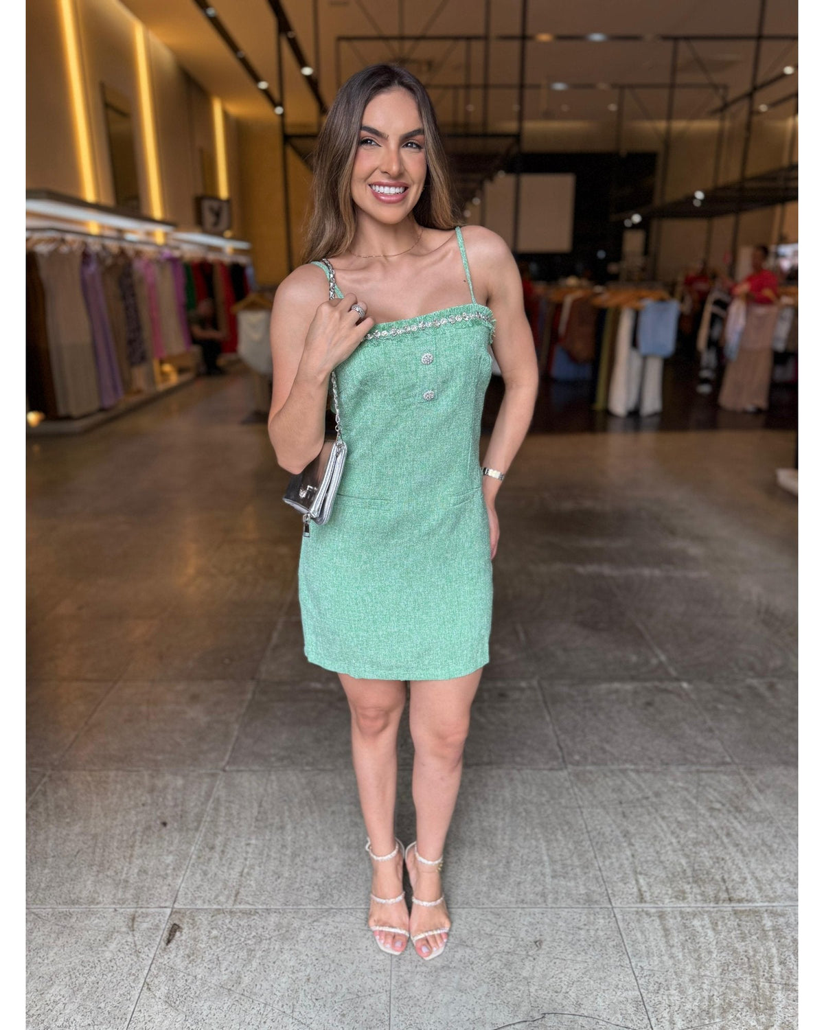 Vestido Curto Detalhe Strass